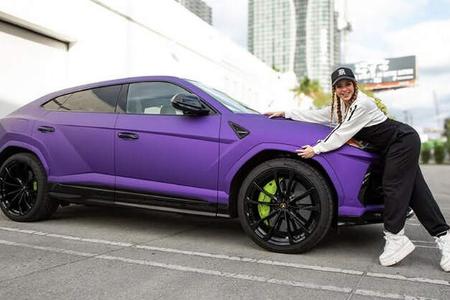 Shakira Lamborghini Urus