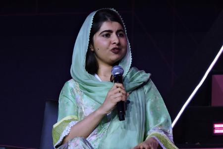 Friedensnobelpreisträgerin Malala Yousafzai setzt sich vor allem für gute Bildungsmöglichkeiten für Mädchen und Frauen weltweit ein: 