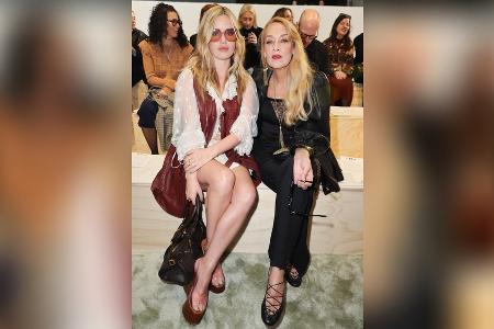 Jerry Hall und Tochter Georgia May Jagger: Stylisches Duo in Paris