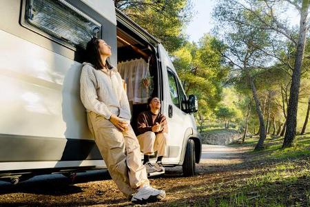 Campervan, Saisonstart, Pärchen, Natur