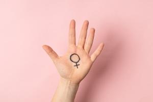 Mikrofeminismus: Wie der Feminismus "to go" funktioniert