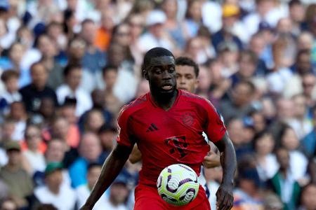 Dayot Upamecano - Note: 2,0 - Hatte beim katastrophalen Rückpass auf Neuer wieder einen schweren Bock drin (13.). Fing sich danach aber komplett und lieferte ein überragendes Spiel gegen Wirtz ab. Hielt den Zauberer komplett vom Strafraum fern. In der Luft ohnehin bärenstark.