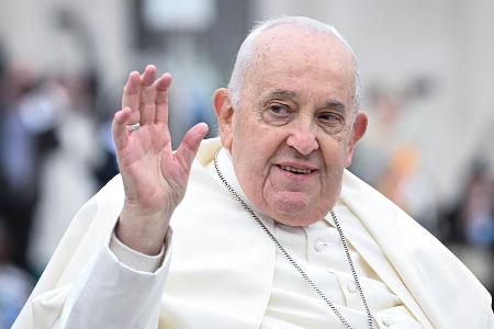 Papst Franziskus ist nicht mehr in akuter Lebensgefahr