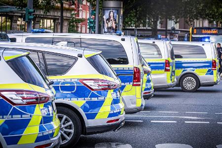 Nach Angriff auf Sonderzug: Razzia der Bundespolizei