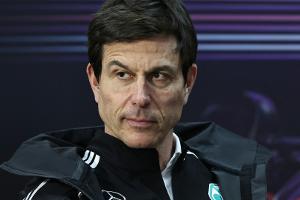 Hamilton in Rot für Wolff "wie die Frau mit einem anderen Mann"