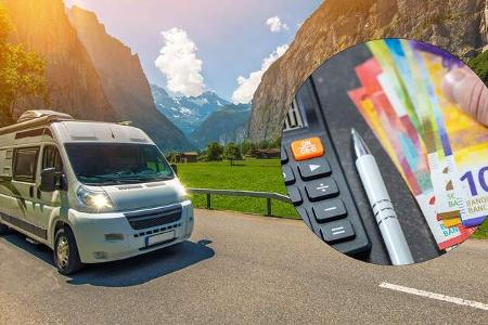 Symbolbild mit Campingbus in den Schweizer Alpen und Schweizer Franken in einem Rahmen.