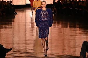 Paris Fashion Week: Bella Hadid läuft wieder für Saint Laurent