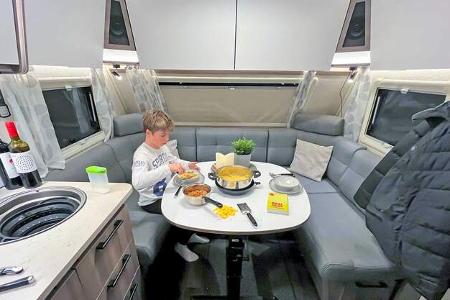 Kabe Estate 660 DGDL, Wohnwagen, Wohnmobil