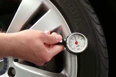 Reifen Luftdruck prüfen