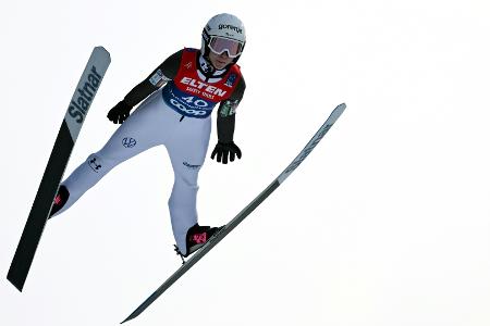 236 Meter: Nika Prevc fliegt zum Weltrekord