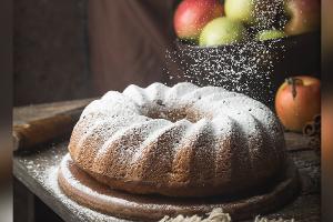 Saftiger Apfel-Gugelhupf: Obst trifft Joghurtfrische