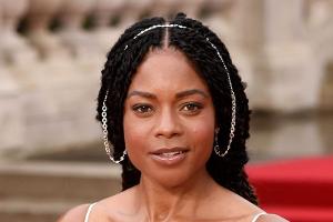 "James Bond"-Star Naomie Harris pocht auf traditionellen Agenten