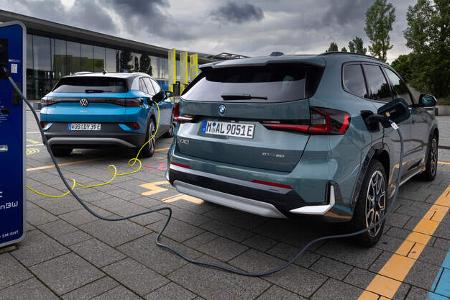 BMW iX1 eDrive20, VW ID.4 Pro Performance