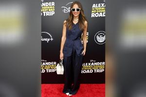 Jessica Alba: Mit Scheidungstattoo und blauem Zweiteiler bei Premiere