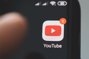 Der nächste Anlauf: YouTube Premium Lite ist bald zurück
