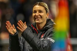 Im Sommer: Bayern holen Mittelfeldspielerin Dunst aus Frankfurt