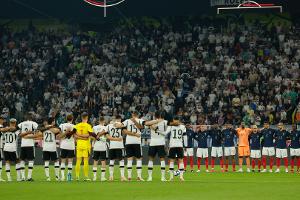 DFB-Elf in Italien mit Trauerflor für Fitschen