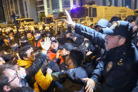 Proteste in Istanbul: Das müssen Türkei-Reisende jetzt beachten