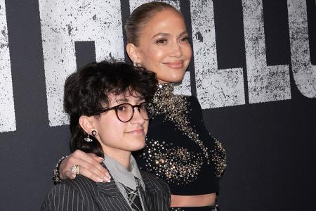 ...Jennifer Lopez, die in Begleitung ihres Teenagers Emme erschien. Emmes Zwillingsbruder Max war wohl nicht nach Shakespeare.