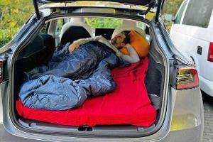 Tesla, Model Y, Car Camping, E-Wagen
