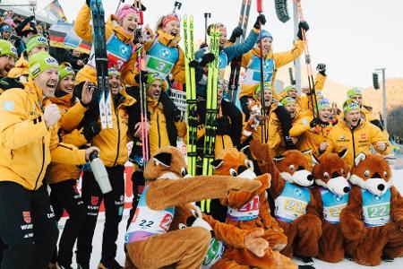 Das Saisonzeugnis der deutschen Biathlon-Stars - Der lange Biathlon-Winter 2024/25 ist beendet. Für die deutsche Mannschaft war es eine Saison mit Höhen und Tiefen. Überstrahlt wird natürlich alles von Franziska Preuß und dem besten Jahr ihrer Karriere. Die Männer können da nur neidisch applaudieren. Das große Saisonzeugnis der je fünf erfolgreichsten Athletinnen und Athleten des DSV zum Durchklicken: