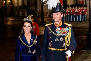 Joachim und Marie von Dänemark posieren wie ein Königspaar