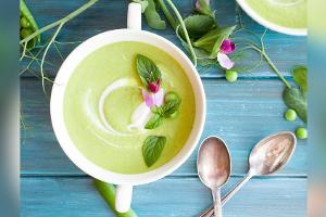 Leicht und lecker: Cremige Lauchsuppe mit Erbsen