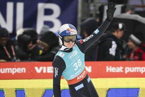 Prevc schraubt Weltrekord auf 254,5 m - Wellinger Dritter