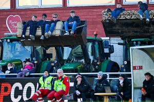 Mit Traktor-"Tribüne": Haaland-Klub gibt Erstliga-Comeback