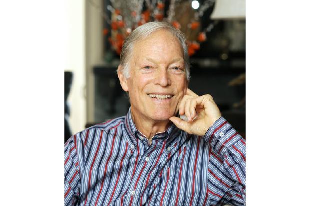 Chamberlain spielte in Filmen wie 'Die drei Musketiere', 'Flammendes Inferno' und der Komödie 'Chuck & Larry' mit. Für seine Leistung als Hauptdarsteller in Peter Weirs australischem Klassiker 'Die letzte Welle' erhielt er zahlreiche Nominierungen.