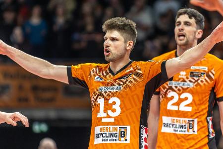 Der Thron wackelt: Berlin auf der Suche nach der 