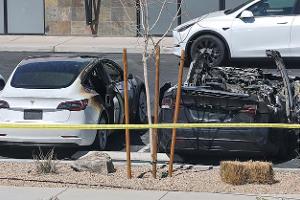 Tesla ausgebrannt Brand Feuer Schaden USA