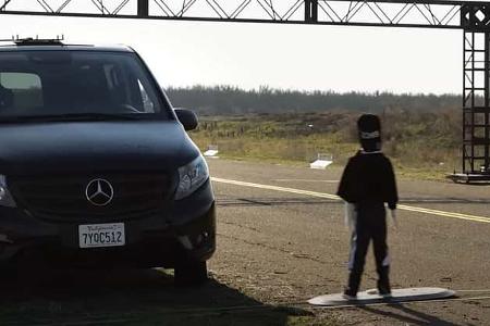 Youtuber testet die Assistenzsysteme von Tesla