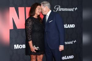 Seit 30 Jahren ein Paar: Liebesauftritt von Pierce und Keely Brosnan