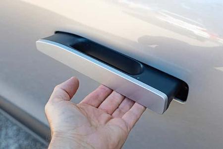 Nio EL6, Türöffner