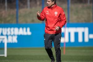 Trainer auch im Abstiegsfall: Kiel verlängert mit Rapp