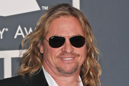 Val Kilmers großer Durchbruch kam 1986 an der Seite von Tom Cruise als Iceman im Kultfilm 'Top Gun'. 2022 wurde er für 'Top Gun: Maverick' noch einmal zum Iceman — es sollte sein letzter Film sein.