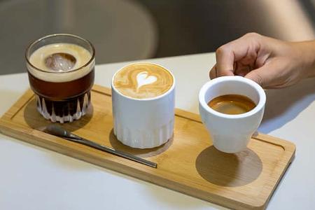 Espresso on Ice, Capuccino und Espresso (heiß)