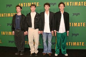 "Intimate."-Premiere: Regie-Zwillinge posieren mit den Lochmanns