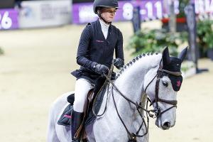 Weltcup-Finale der Reiter: Hinners im Auftaktspringen Siebte