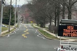 Wellenlinien, Fahrbahnmarkierung, Tempobremse