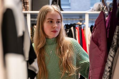 Vintage-Shopping: Darauf sollten Modefans beim Kauf achten