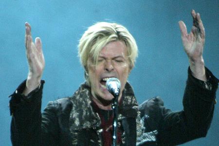 Denn David Bowie war trotz seiner vielen Kooperationen wählerisch. Obwohl sie einmal gemeinsam aufgetreten waren und danach regelmäßig Kontakt hielten, konnte Foo-Fighters-Star Dave Grohl den großen M ...