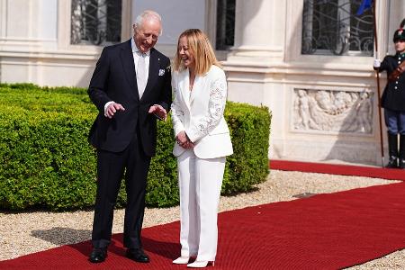 Beste Laune vor historischer Kulisse: Charles trifft Giorgia Meloni