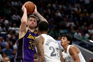 Tränen und "Danke"-Shirts: Doncic glänzt bei Dallas-Rückkehr