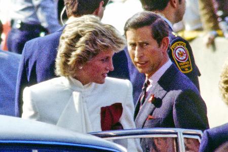 …nahmen Camilla und Charles ihre Affäre wieder auf. Diana war aber keinesfalls so naiv, dass sie nichts mitbekam. In ihren Interviews mit Autor Andrew Morton erklärte sie später, das Gespräch gesucht ...