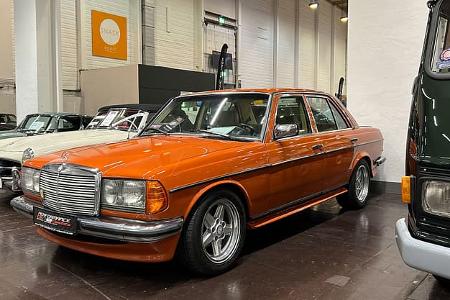 Techno Classica 2024 Mercedes-Benz W123 5.0 V8 AMG Englischrot