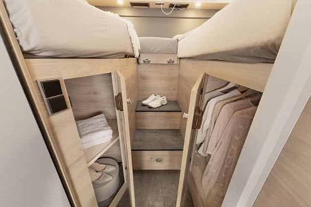 Dethleffs Globebus I4 Active (2025), Kleiderschrank