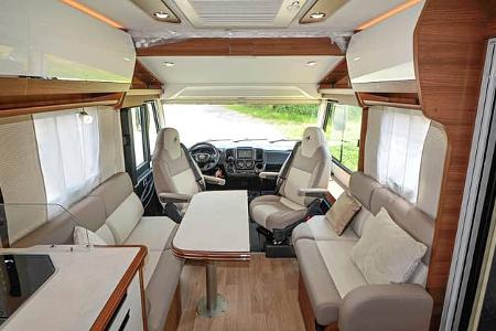 Rapido 896 F (2025) Sitzgruppe f