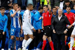 Böser Tritt: Mbappé sieht erstmals Rot im Real-Trikot